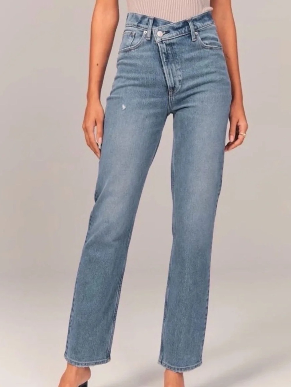 Abercrombie the 90s straight ultra high rise Jean